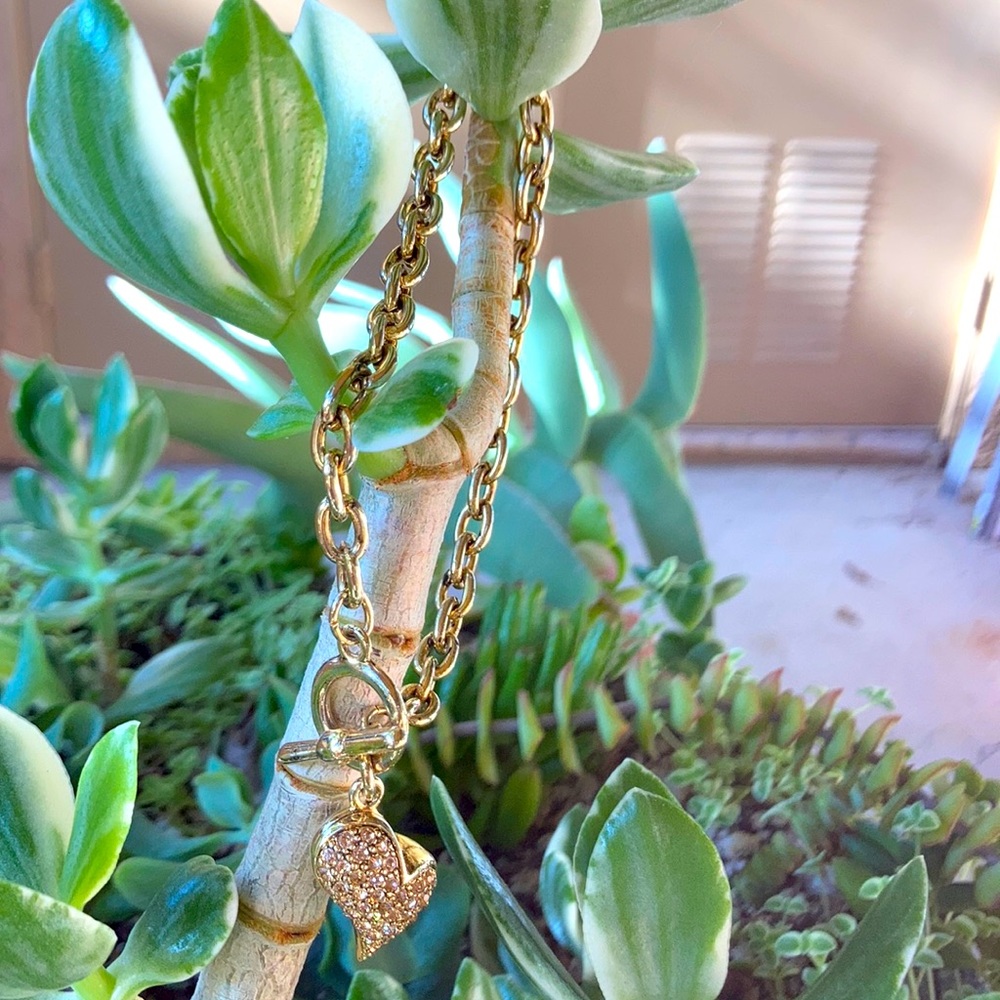 Gold tone heart toggle bracelet